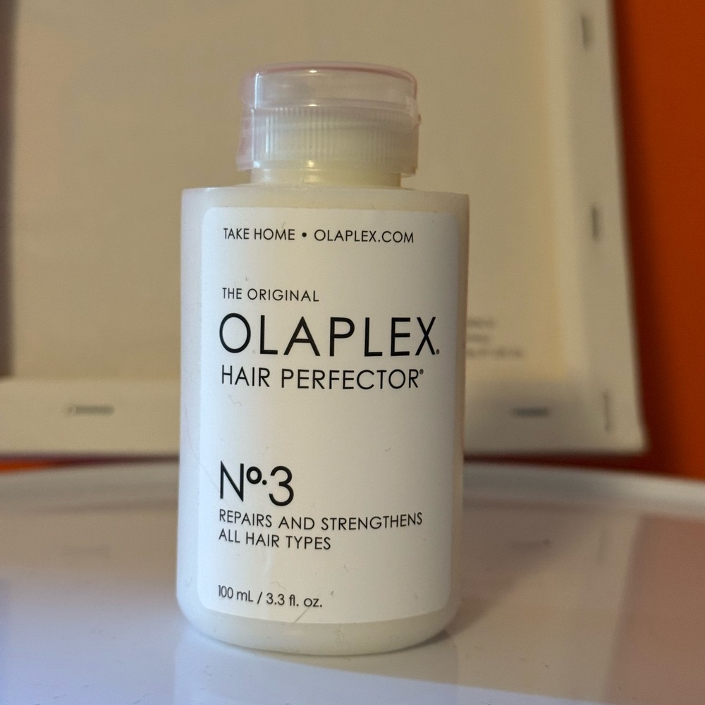 OLAPLEX Hair Treatment Bottle - White